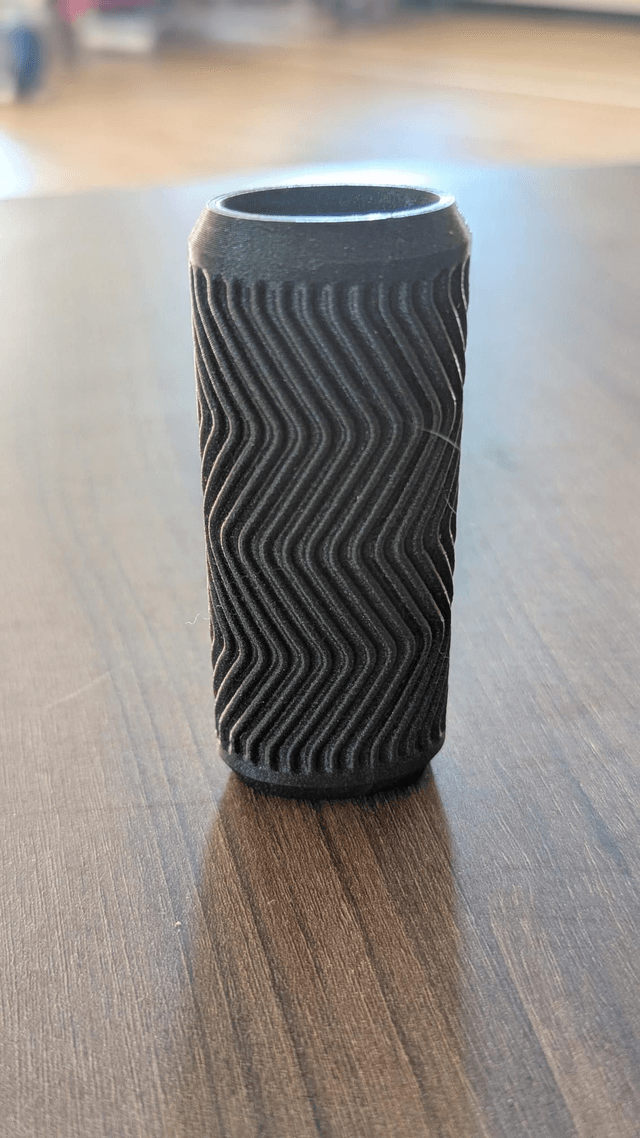 Curvy Pointy Zigzags BIC Lighter Sleeve