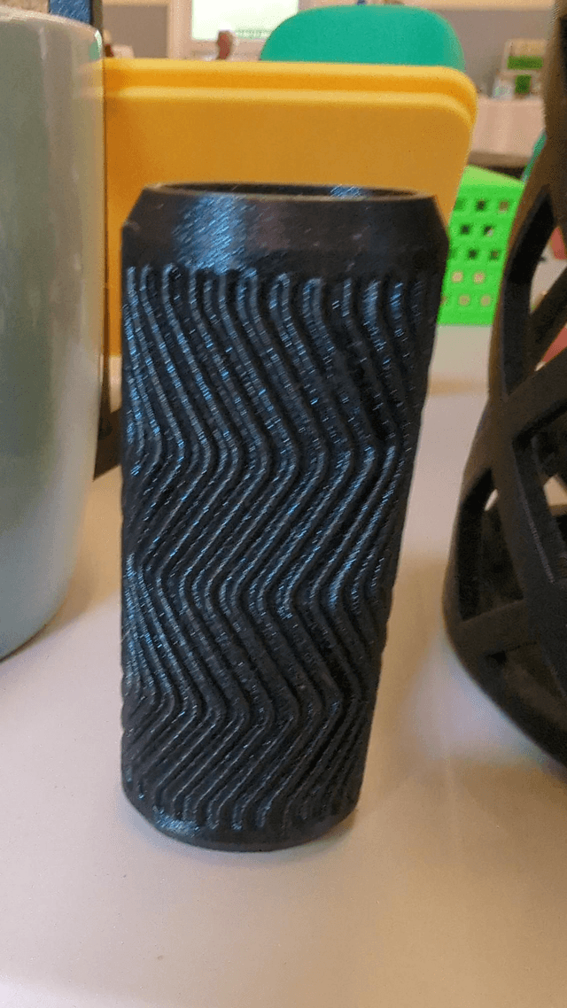 Curvy Pointy Zigzags BIC Lighter Sleeve